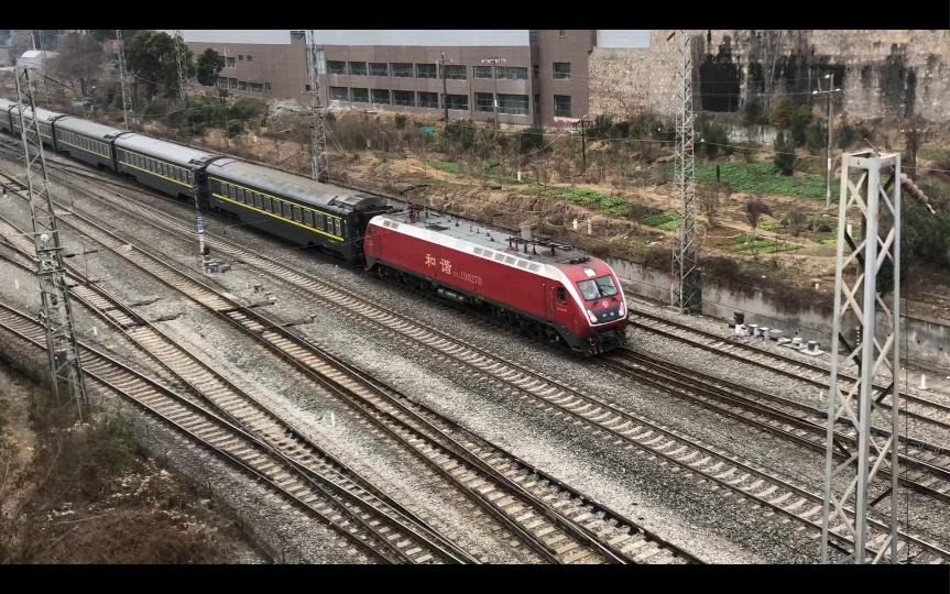 (中国铁路)武局南段hxd1d 牵引客车z334 以115时速通过荆门中