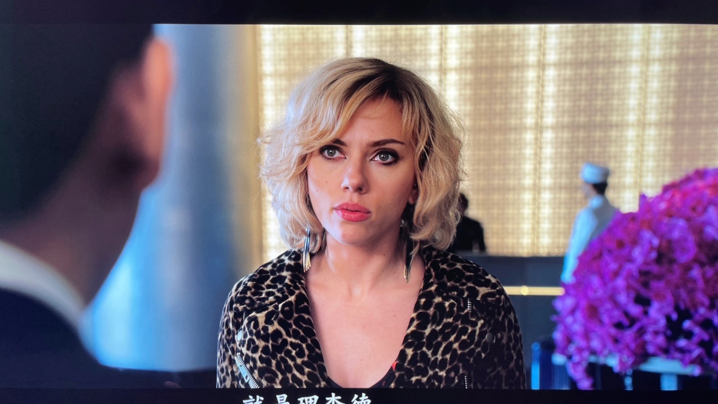 两位选手分别是jvc n6 索尼x9000h,尺寸分别为160寸和85寸