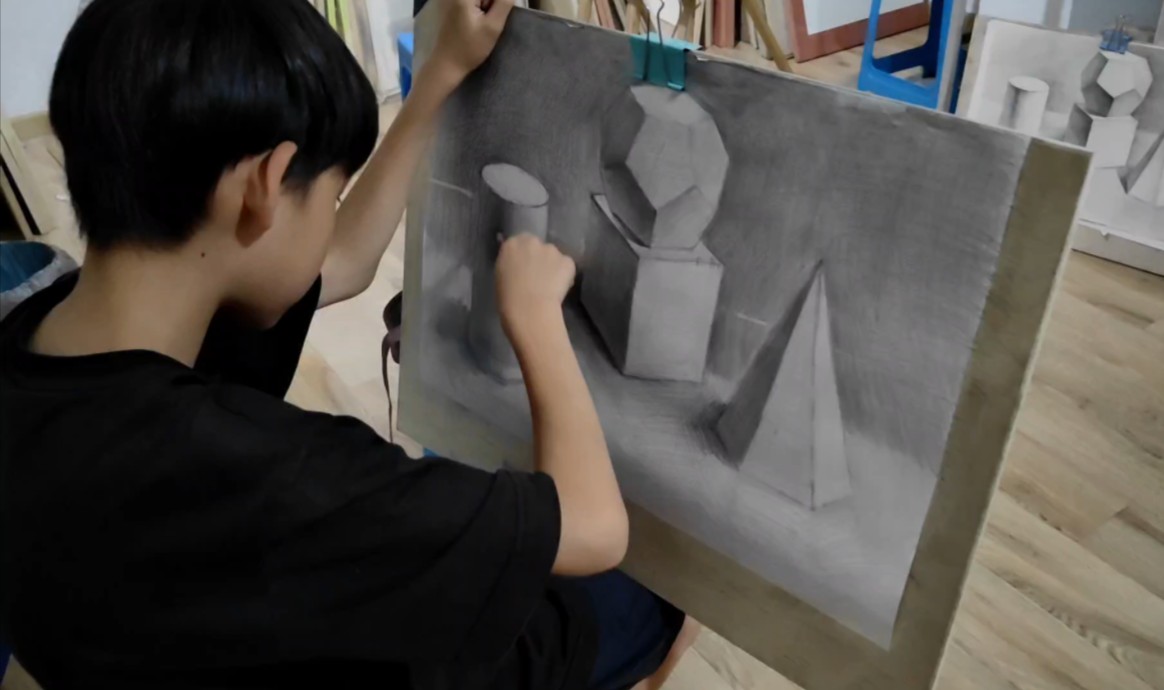 小同学的素描绘画过程,全程独立完成画作.