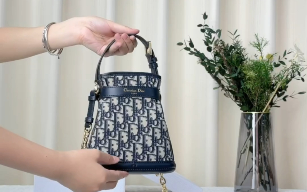 dior cest 小号水桶包上身效果!