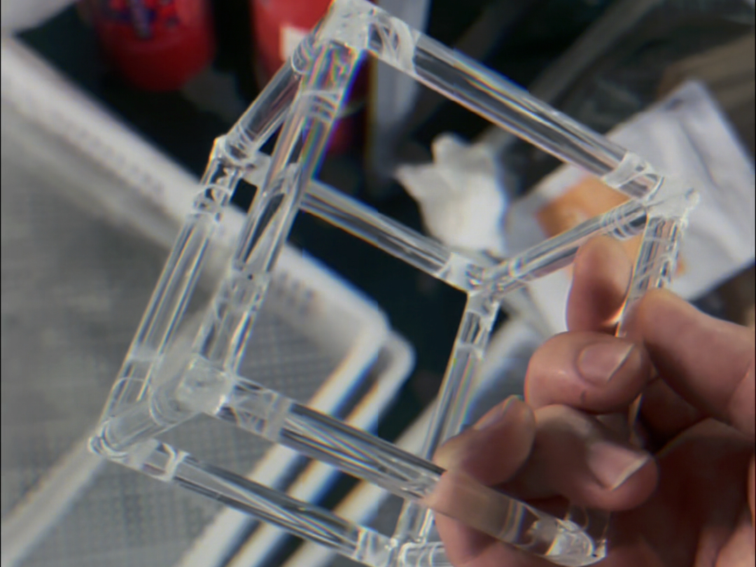 第一张图是透明玻璃管制作成的一个立方体.