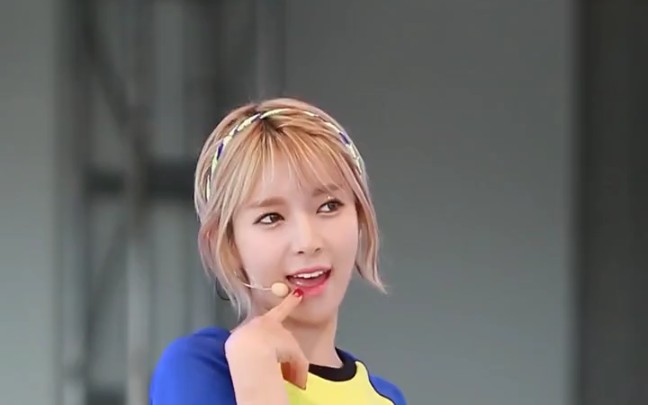 aoa - 怦然心动 (朴草娥镜头追踪版)