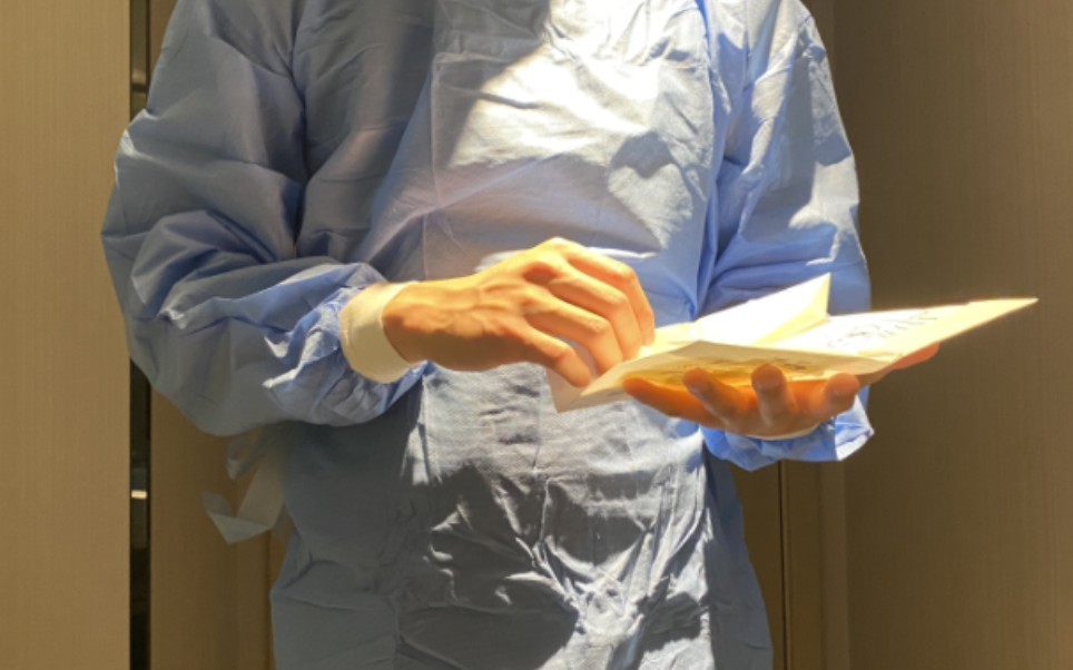 试戴橡胶手术手套