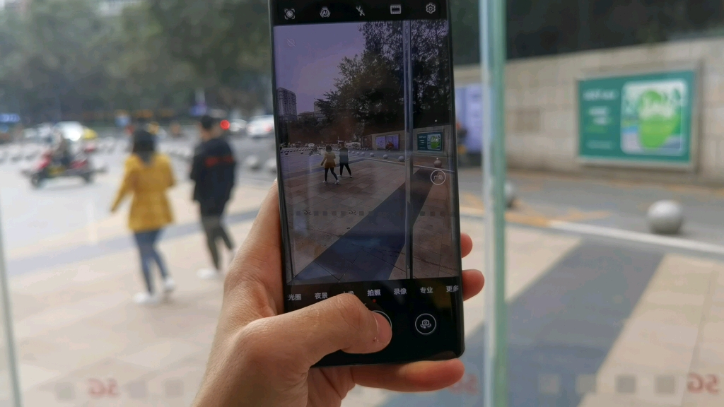 华为mate40保时捷版一百倍拍照体验马路对面的小姐姐看的一清二楚