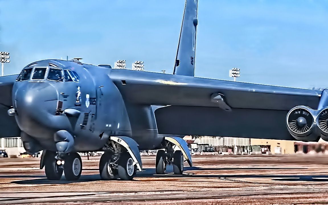 b52同温层堡垒轰炸机起飞