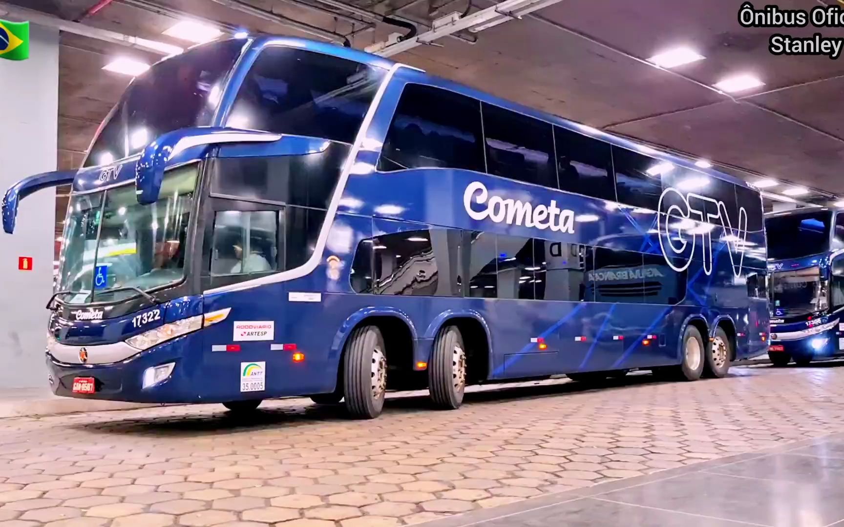 [图]巴西某车站夜晚实拍.豪华大巴.Ônibus Oficial.12/29/2022