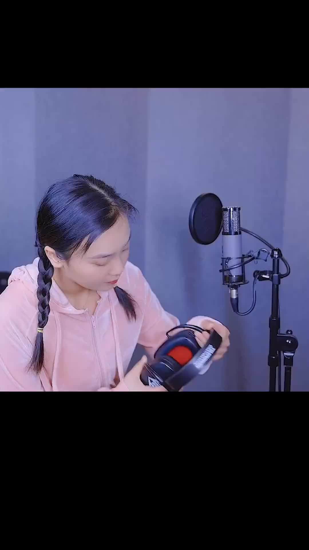 只有录音老师不在我才会好好唱录音棚翻唱自娱自乐抖音热歌抖音小