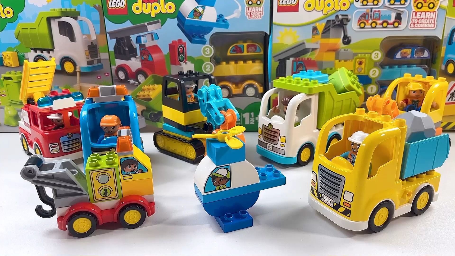 一桌子乐高大颗粒积木玩具,一起来拼搭有趣的工程车和小汽车