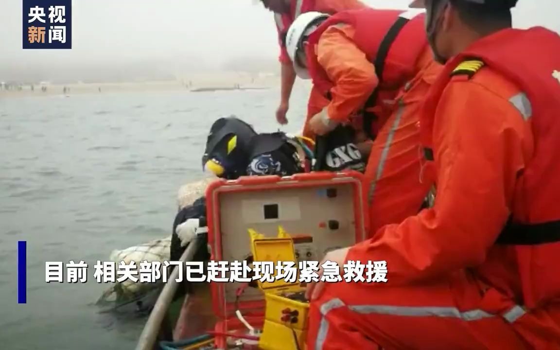 现场画面!厦门一观光直升机坠海机上共4人