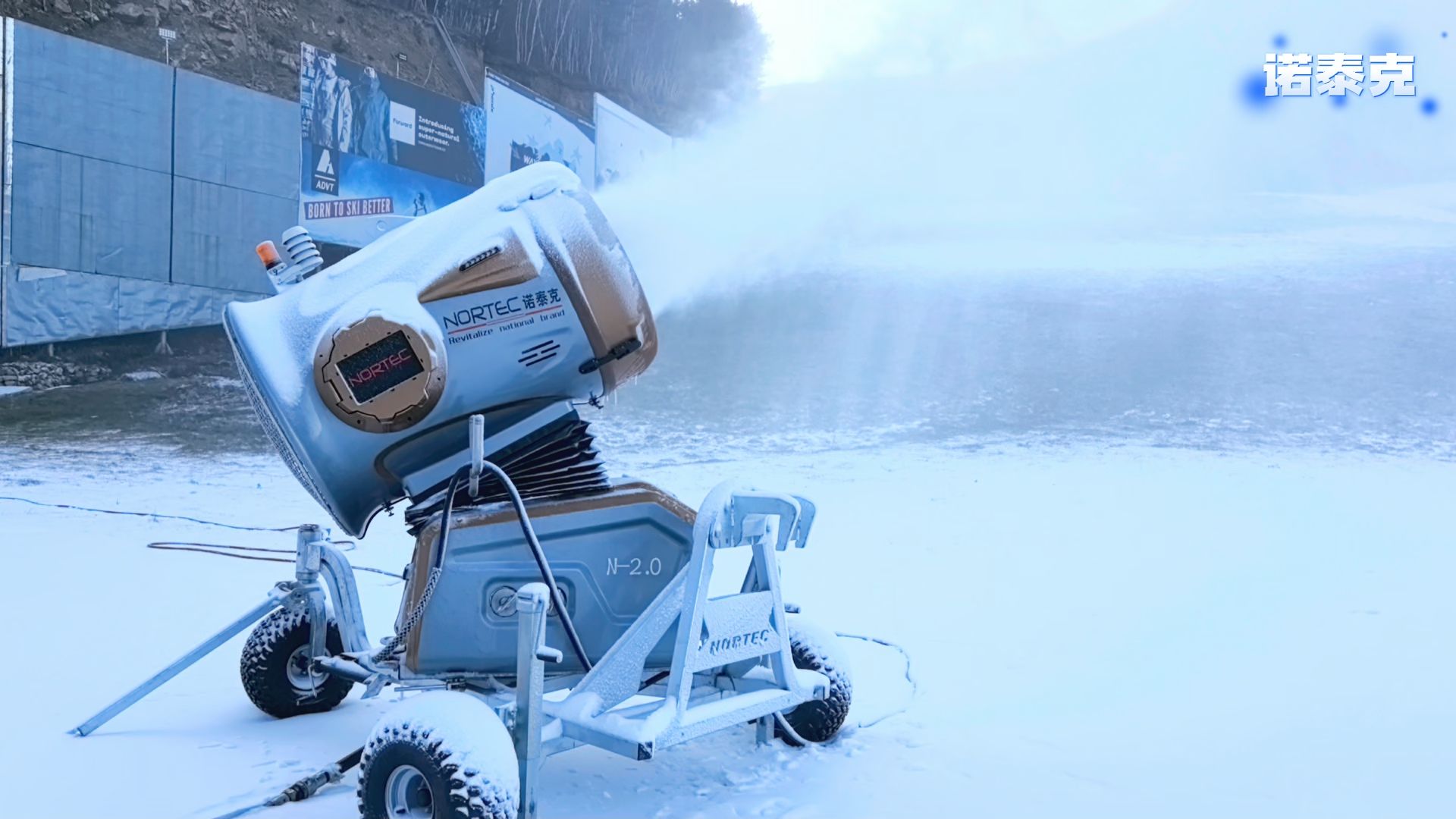 诺泰克人工造雪机出雪量大,雪质细腻,对环境要求低