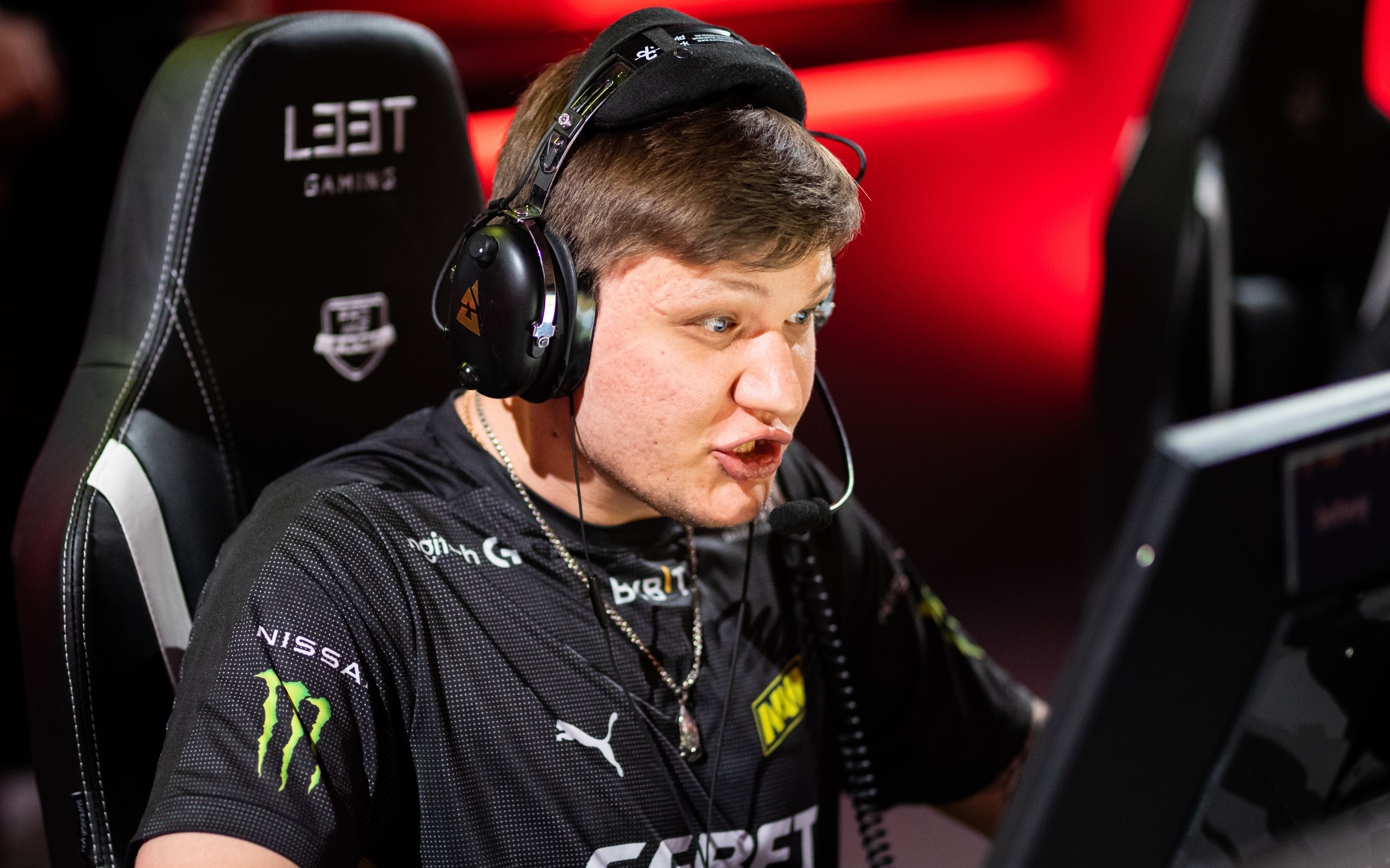 【s1mple比赛pov】kd32-11rating2.00 s1mple:家人们u盘找回来了!