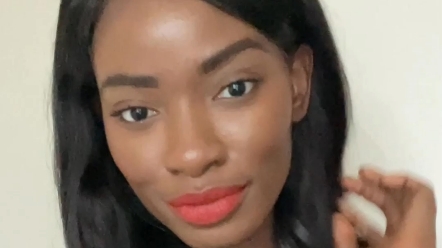 黑人小姐姐试色花西子同心锁口红