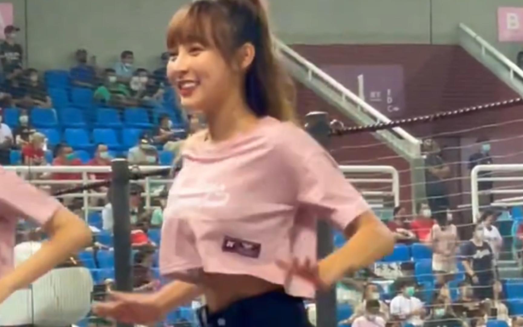 猛duang的啦啦队女孩