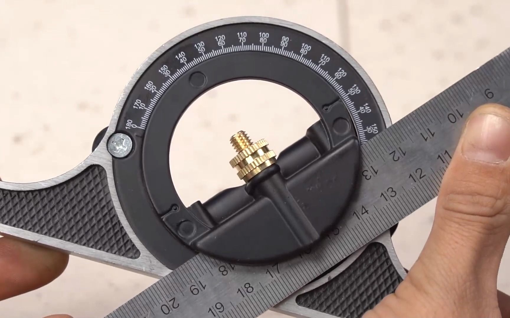 什么原理?铁链反重力桌子,看完过程你就明白_哔哩哔哩_bilibili