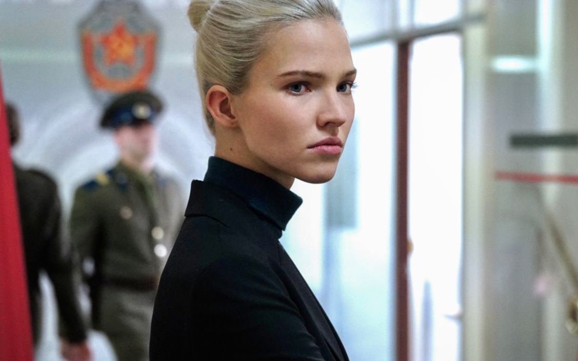 女孩被训练成特工,白天做超模晚上变杀手,从未失手,悬疑动作片_哔哩