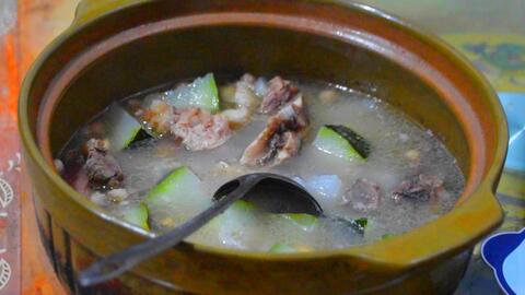 在家皮vlog 云南花生汤 自家的做法 可以直接喝 也可以做汤底加米线 还能加冬瓜做成冬瓜花生汤 哔哩哔哩