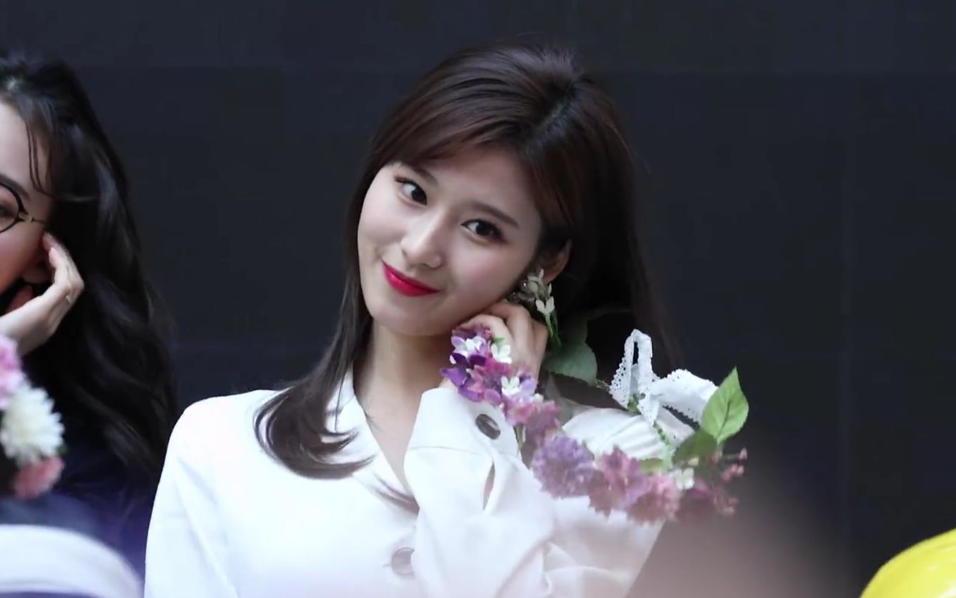 大阪甜豆凑崎纱夏sana,what is love直拍,播放量119万!