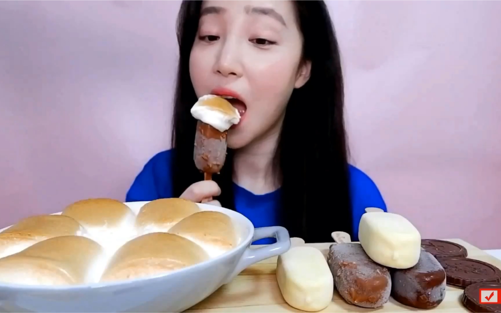 吃播剪说话damuk烤棉花糖和冰淇淋的组合吃播咀嚼音食音甜点