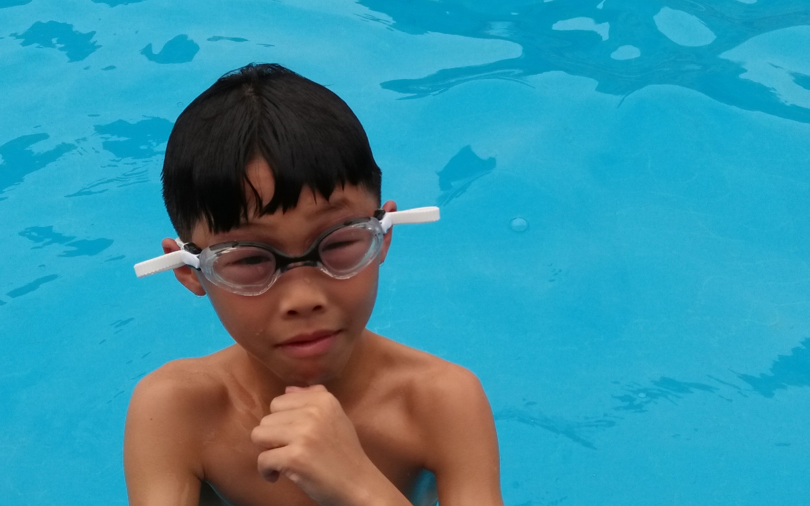 去游泳忘记带泳裤了