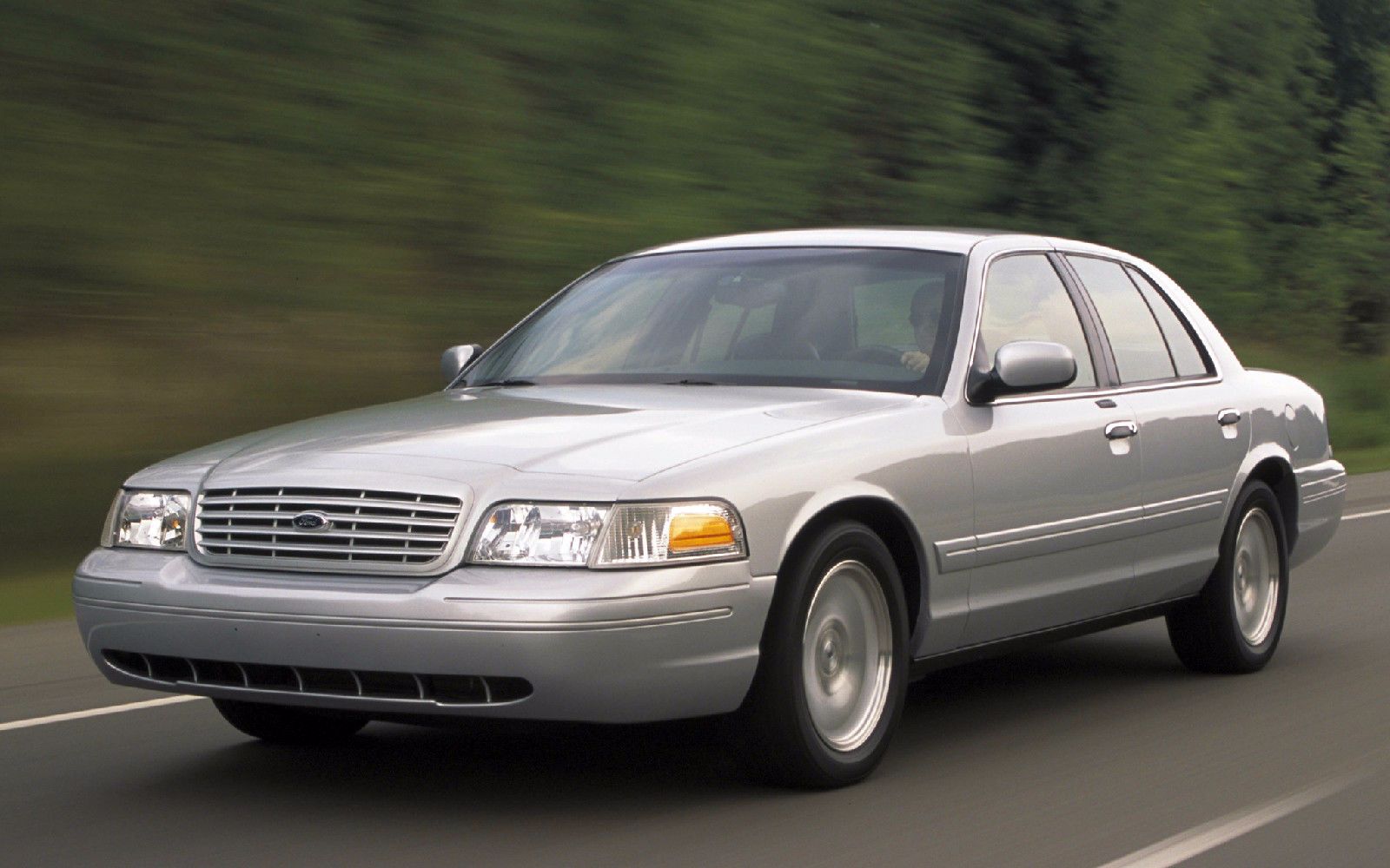 应b站友人上传 2003款 福特 维多利亚皇冠 iihs nhtsa联合测试_哔哩