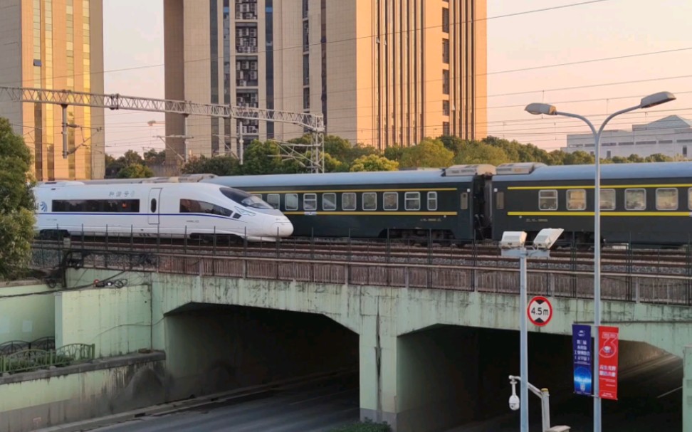 z40(上海→乌鲁木齐)与g8274(上海→徐州东)并行