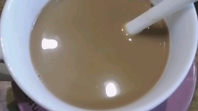 土豆 双汇火腿肠 球釜白米饭 巴黎美味薰烤火腿 酸奶香蕉 贡菊花茶椿 哔哩哔哩 つロ干杯 Bilibili