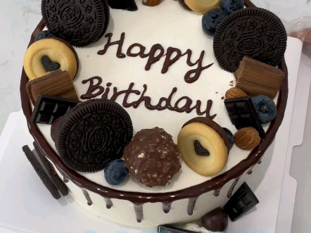 罗马假日巧克力淋面蛋糕,细腻柔滑的口感,仿佛带你漫步在罗马的街头.