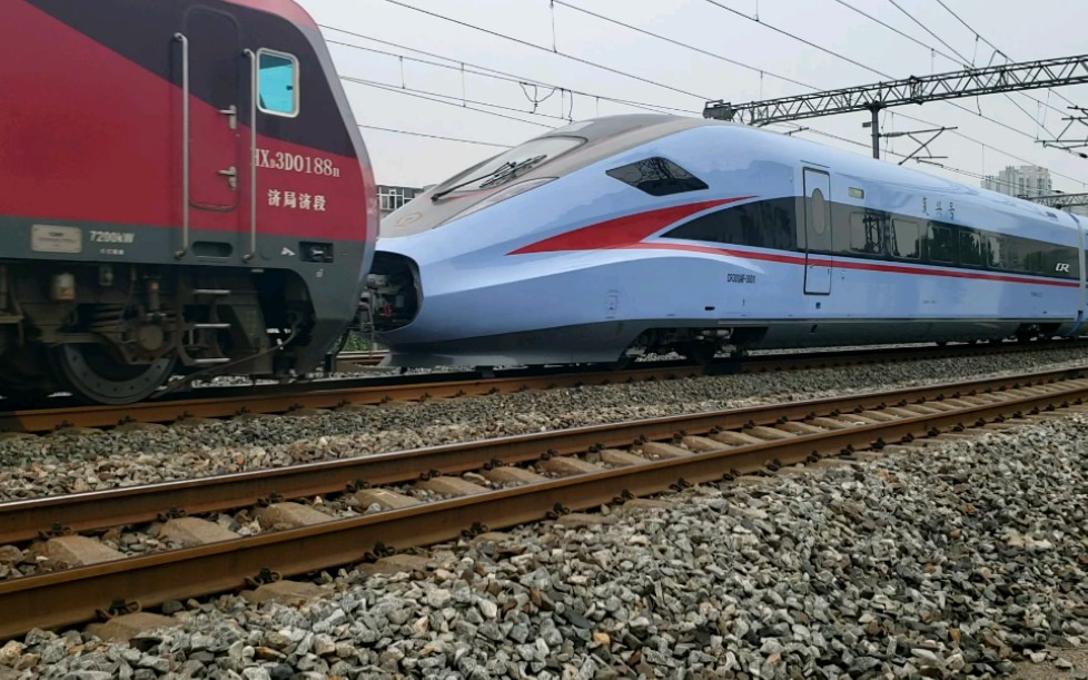 中国标准动车组"复兴号"cr300af回送至北京