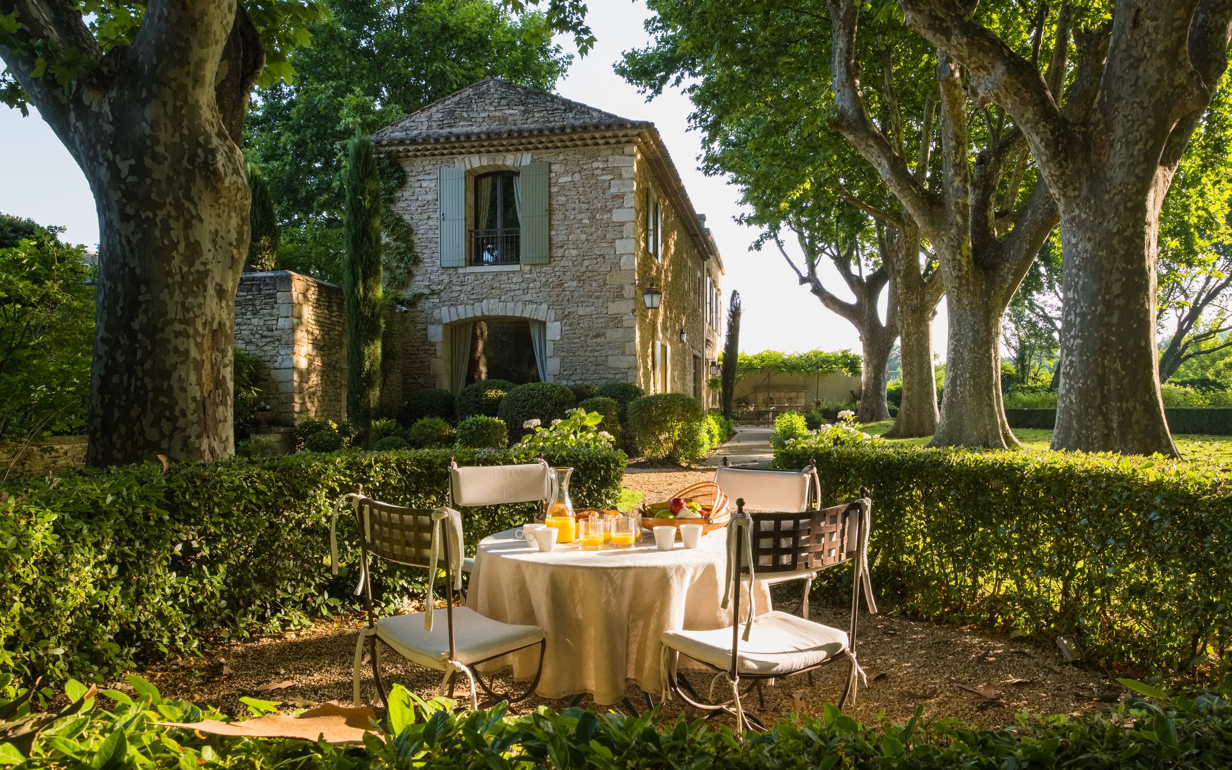 在法国索尔格河畔利勒的一座迷人乡间别墅