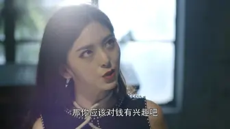 女毒枭被人劫持，光脚关进小黑屋，男子给她穿鞋