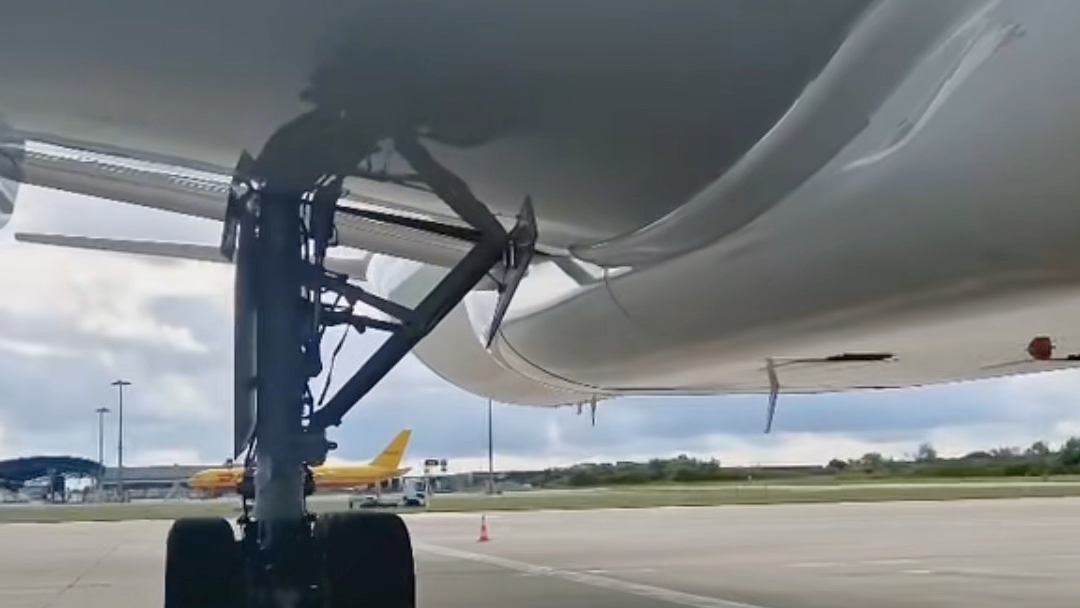 波音777飞机起落架