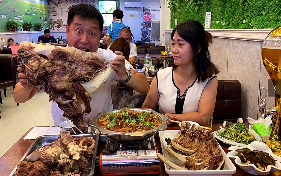 哈尔滨这家小店的牛头宴牛头218元半只屋里人气爆棚