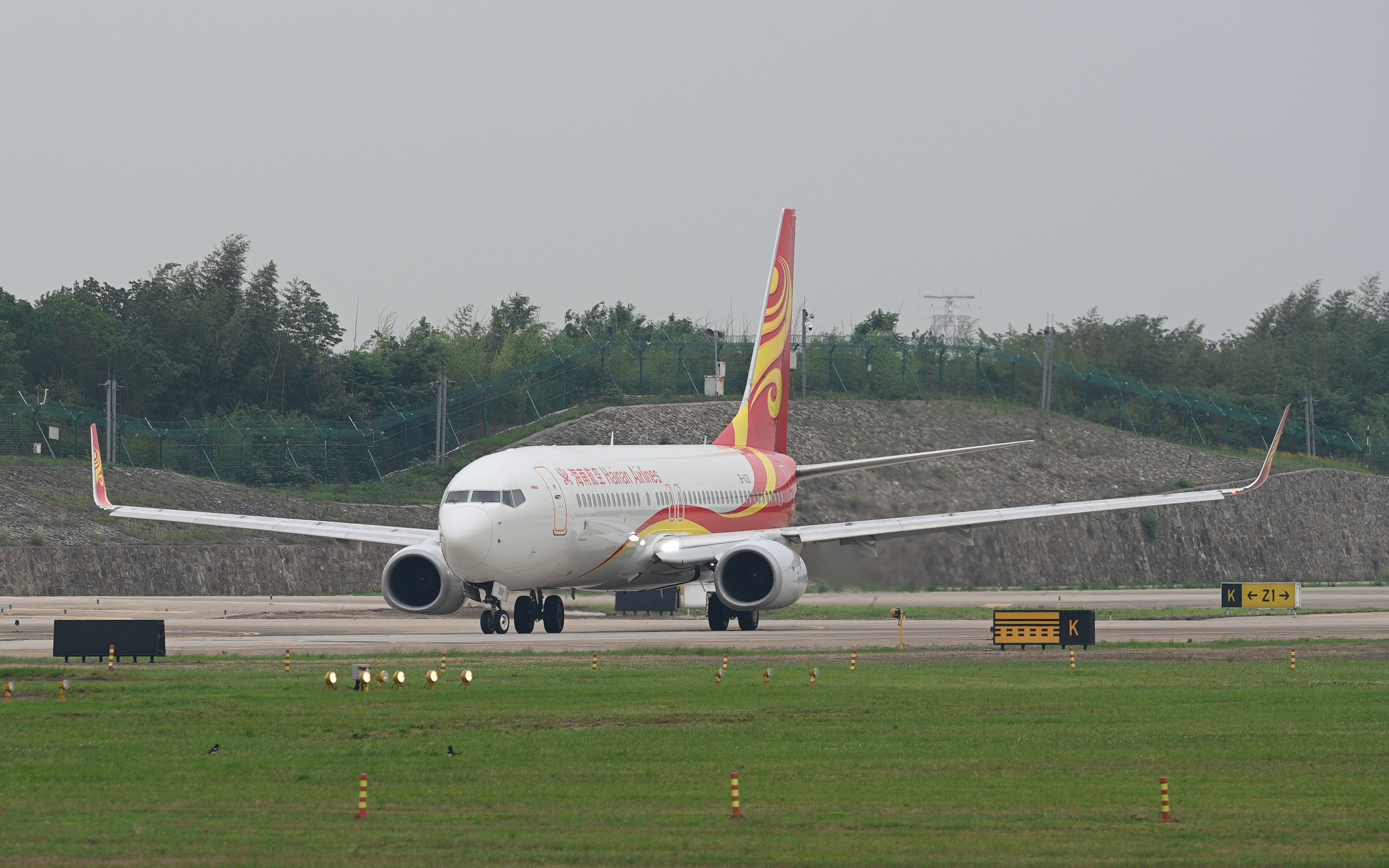 海南航空b737-800起飞,飞往乌鲁木齐经停呼和浩特(hu7856)