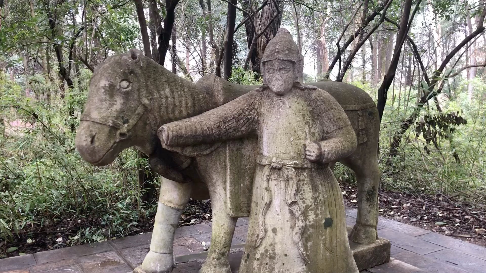 大山深处的明代石刻:石人石马