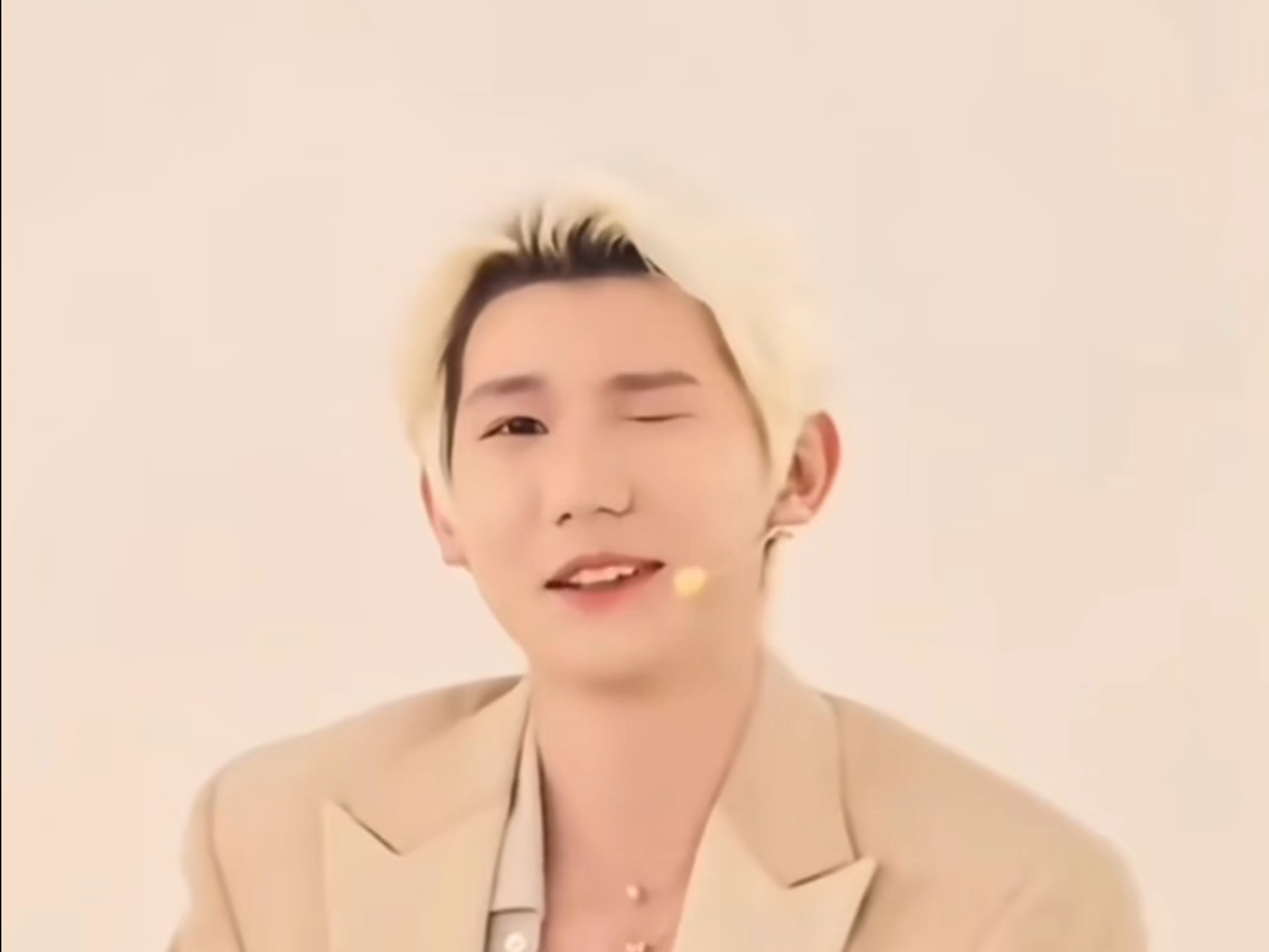 王源"给大家做一个wink吧"原视频