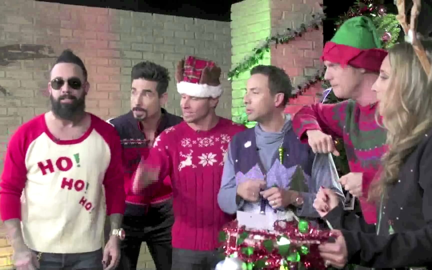 [图]【Backstreet Boys】Decorate a Christmas Tree MTV News