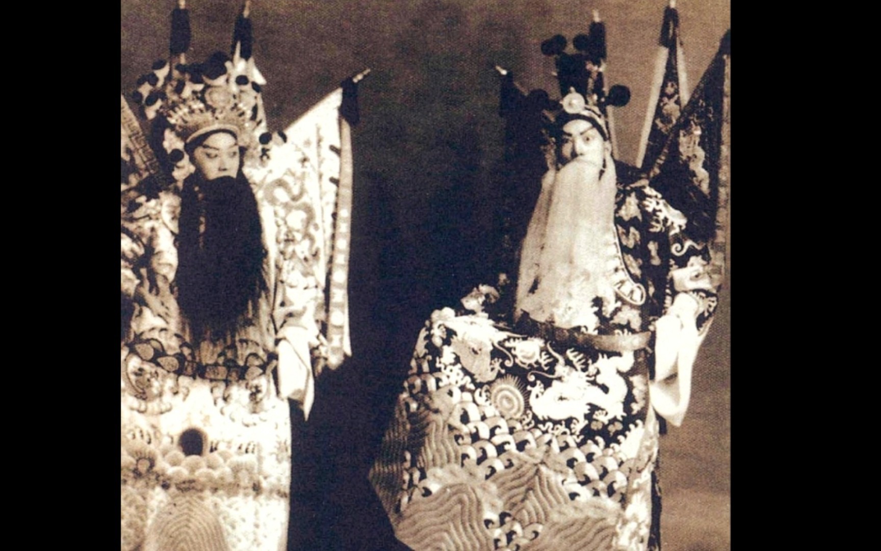 定军山两段快板(背地里谈说诸葛亮)(宝刀一举红光放)小谭祖脆生干练的