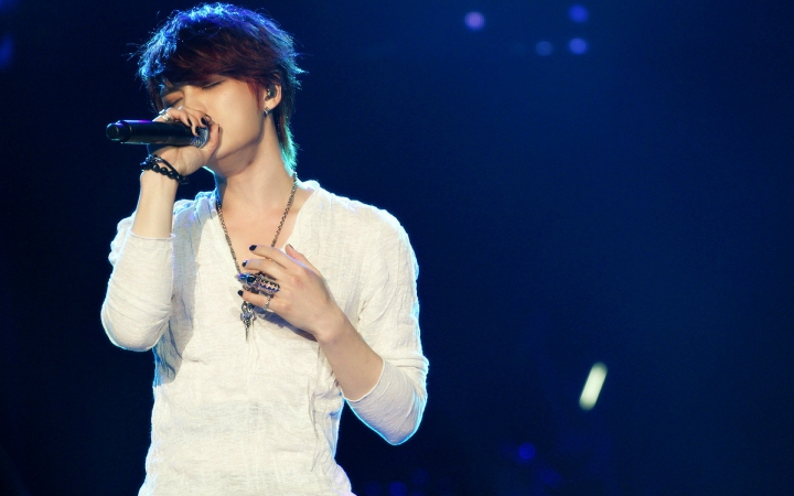 偶然看见昌珉孤零零唱的bolero 还是感慨 附bolero合辑