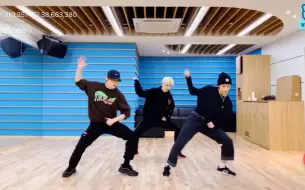 Download Video: 【DanceRACHA】Stray Kids dance to ‘WOW' (Unit Song) and ‘Boxer'