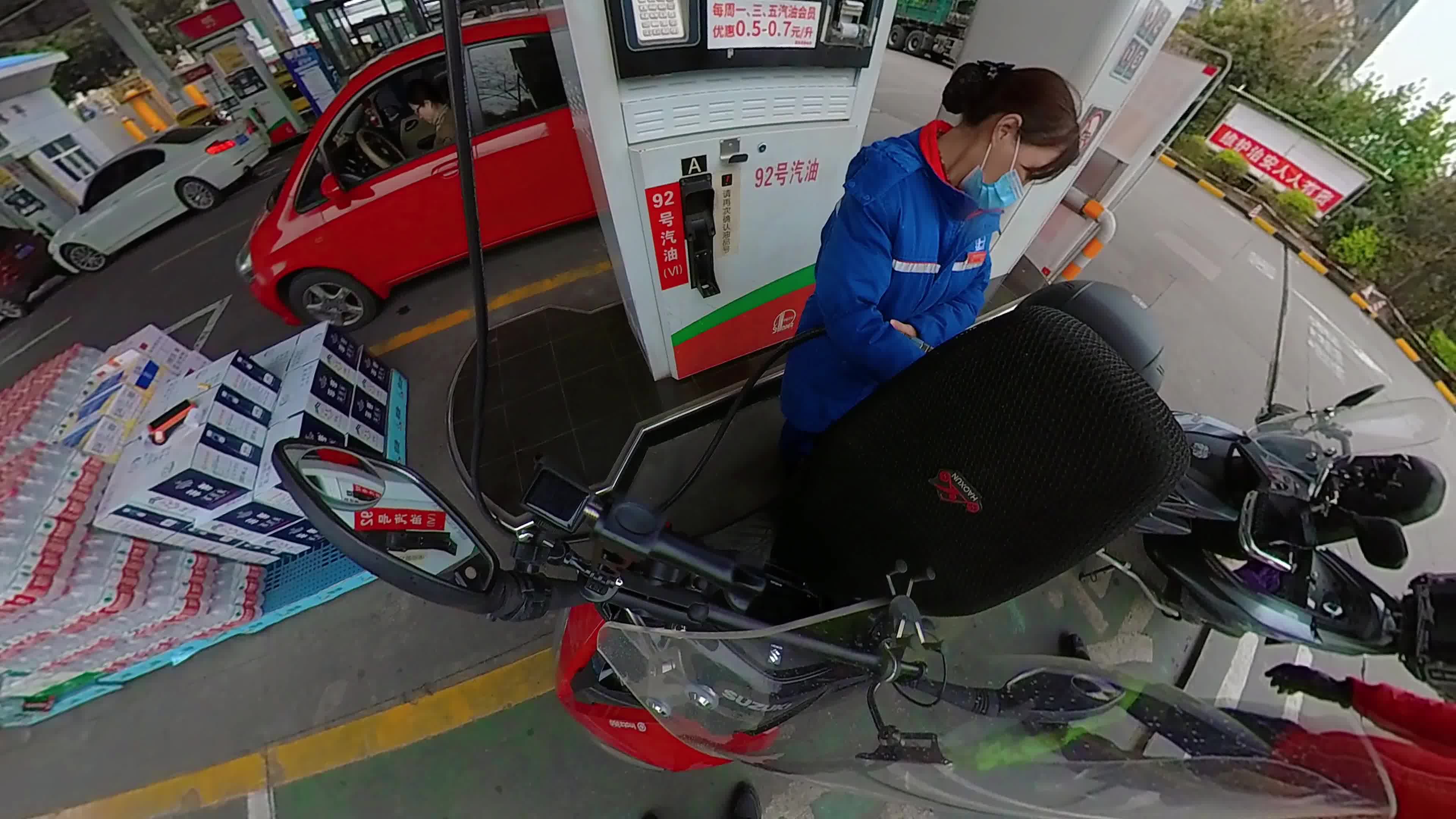 在重庆摩托车加油其实很方便