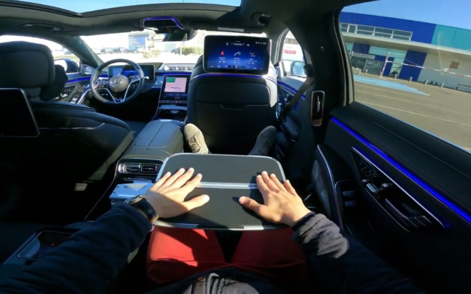 新款奔驰 s400d 第一视角后排体验  试驾_哔哩哔哩 (゜-゜)つロ 干杯