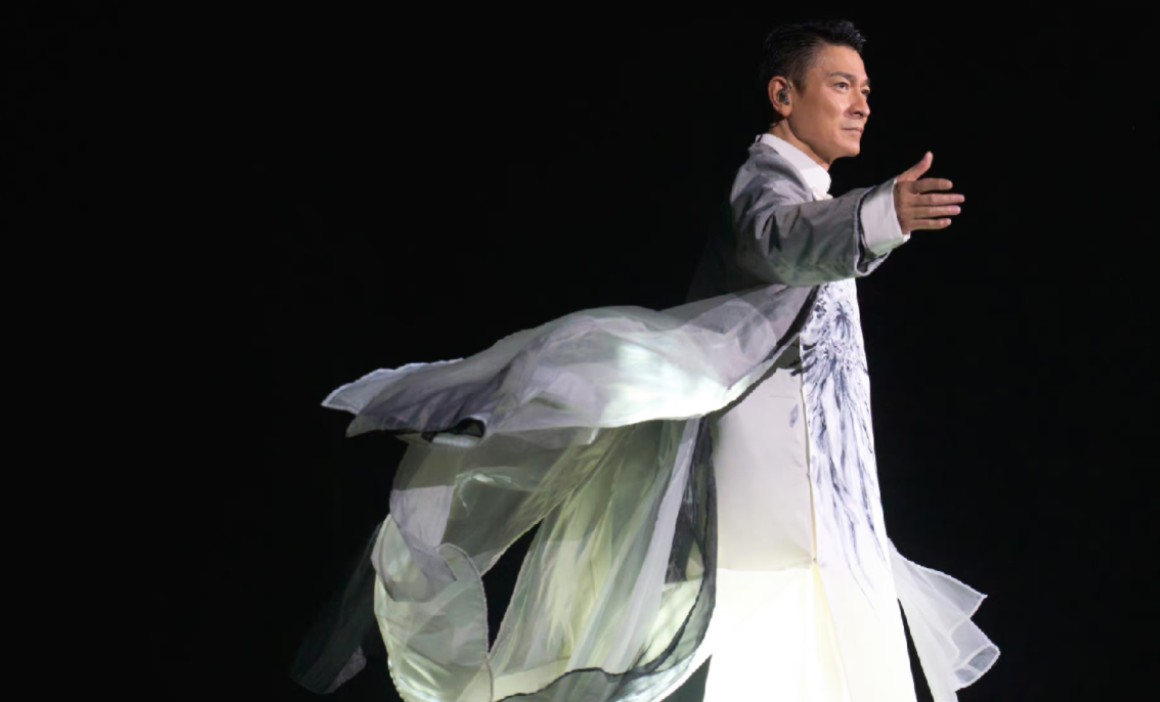 刘德华广州演唱会:这首歌30岁了!