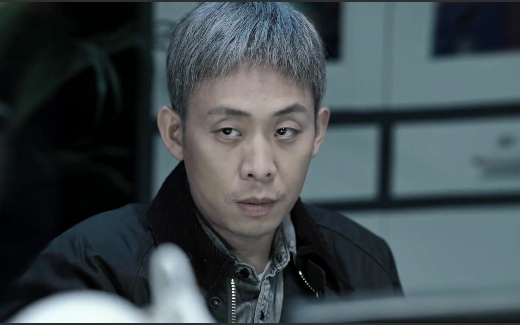 用万晓利的《陀螺》诠释安欣的一生