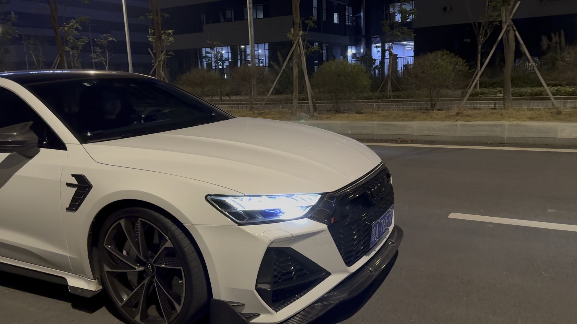 跟着大哥rs7学会了弹射,请欣赏奥迪s7抬头