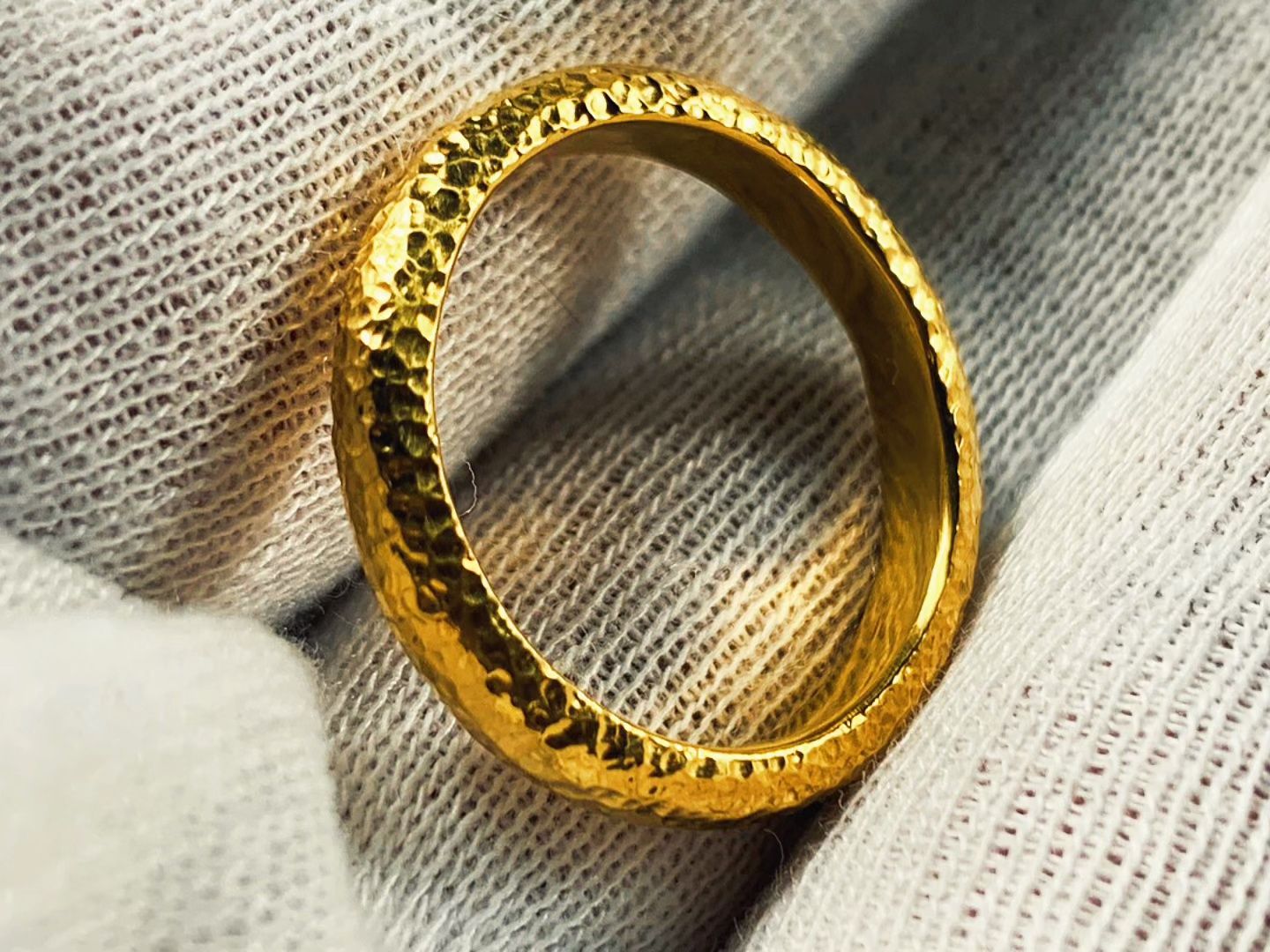 锤喵手工 24k纯金褶皱锤纹黄金泥鳅背戒指