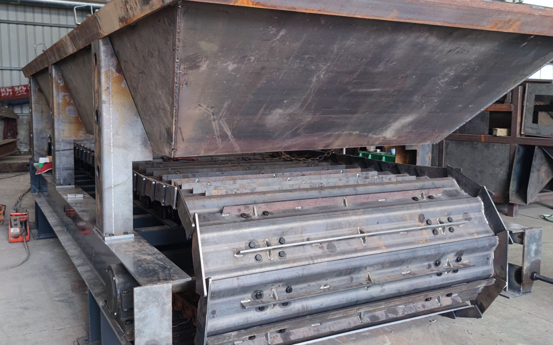 重型链板输送机 砂石线颚破给料机 建筑垃圾输送设备