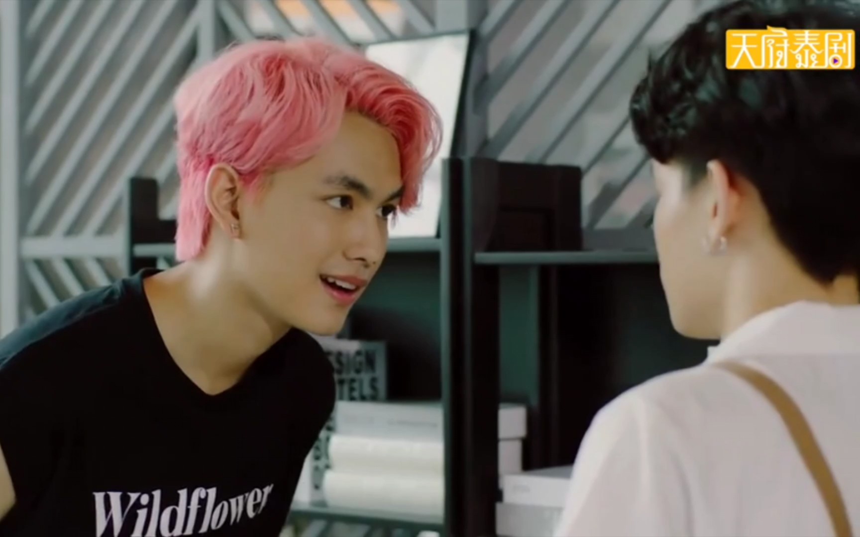 攻受分明,红发网红帅哥和咖啡服务员