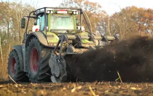 Descargar video: 芬特（FENDT）1050大马力拖拉机配套巨型粉碎机开垦荒地