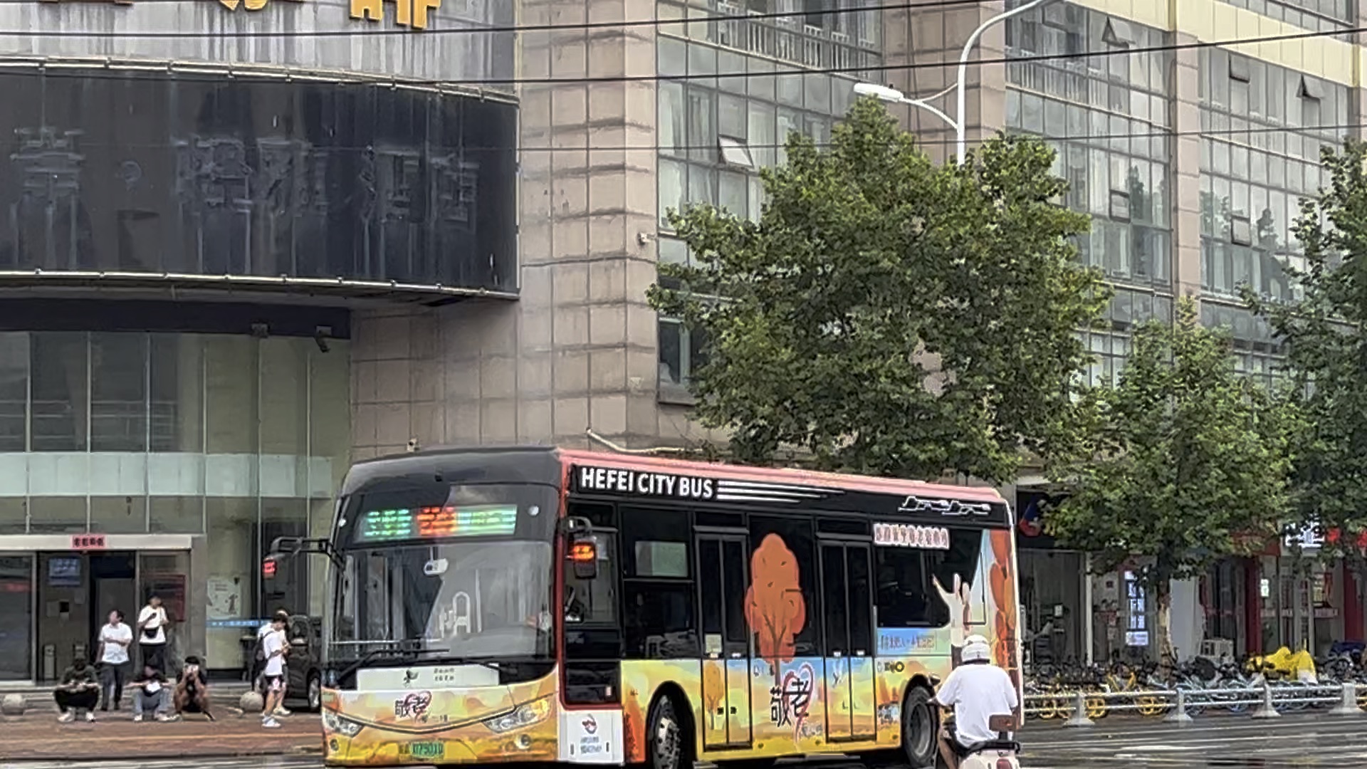 (合肥公交)136路d43141蜀山东站方向通过蒙城路寿春路口