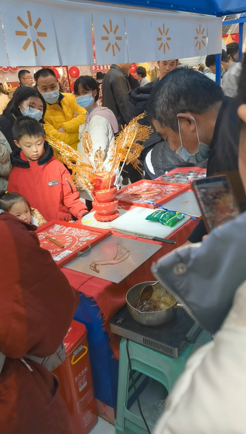 游园会偶遇大爷卖糖画